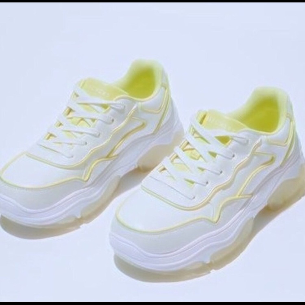 Skechers